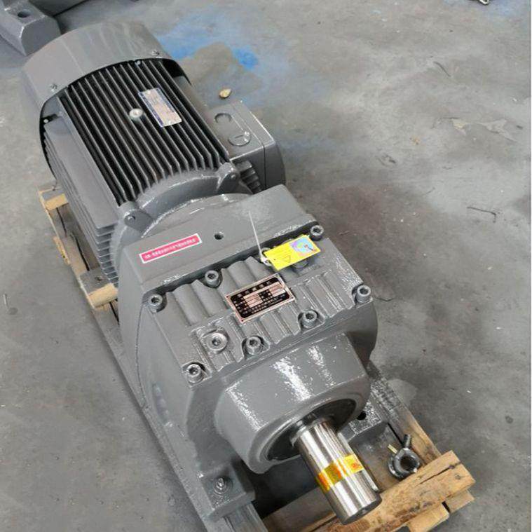 减速电机R系列RF37硬齿面减速机RF47斜齿轮减速机