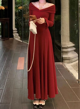 圣诞新年战袍蕾丝红色一字肩针织连衣裙子女秋冬季收腰巨好看长裙