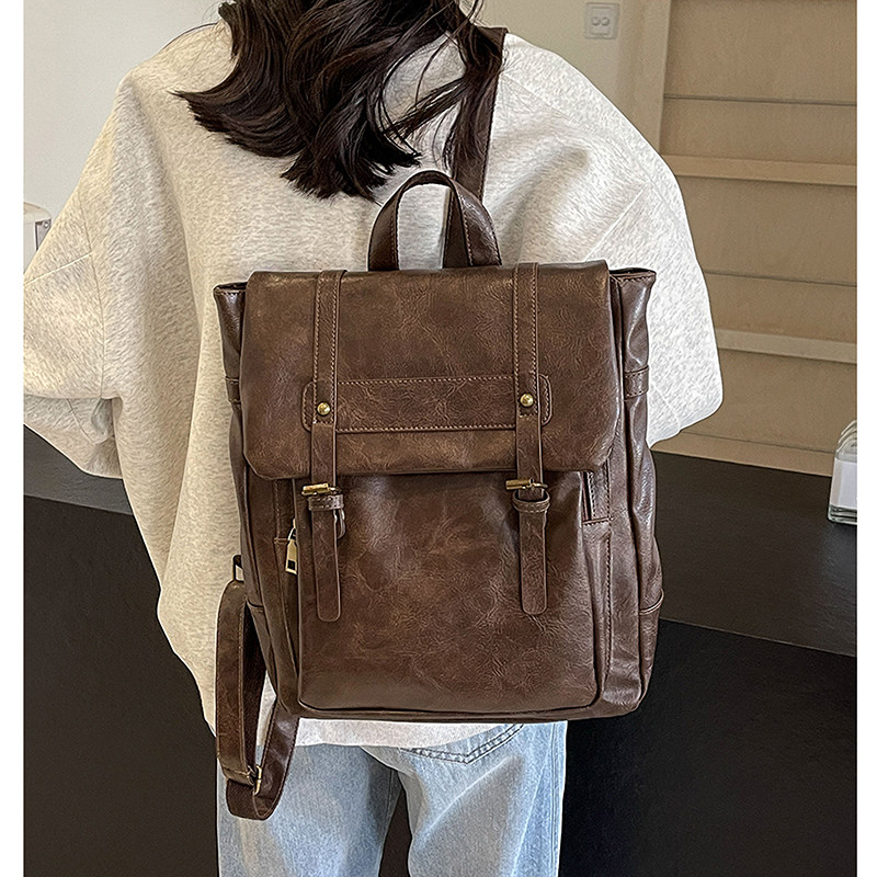 复古英伦风皮质女士双肩包2026新款大容量大学生书包通勤电脑背包
