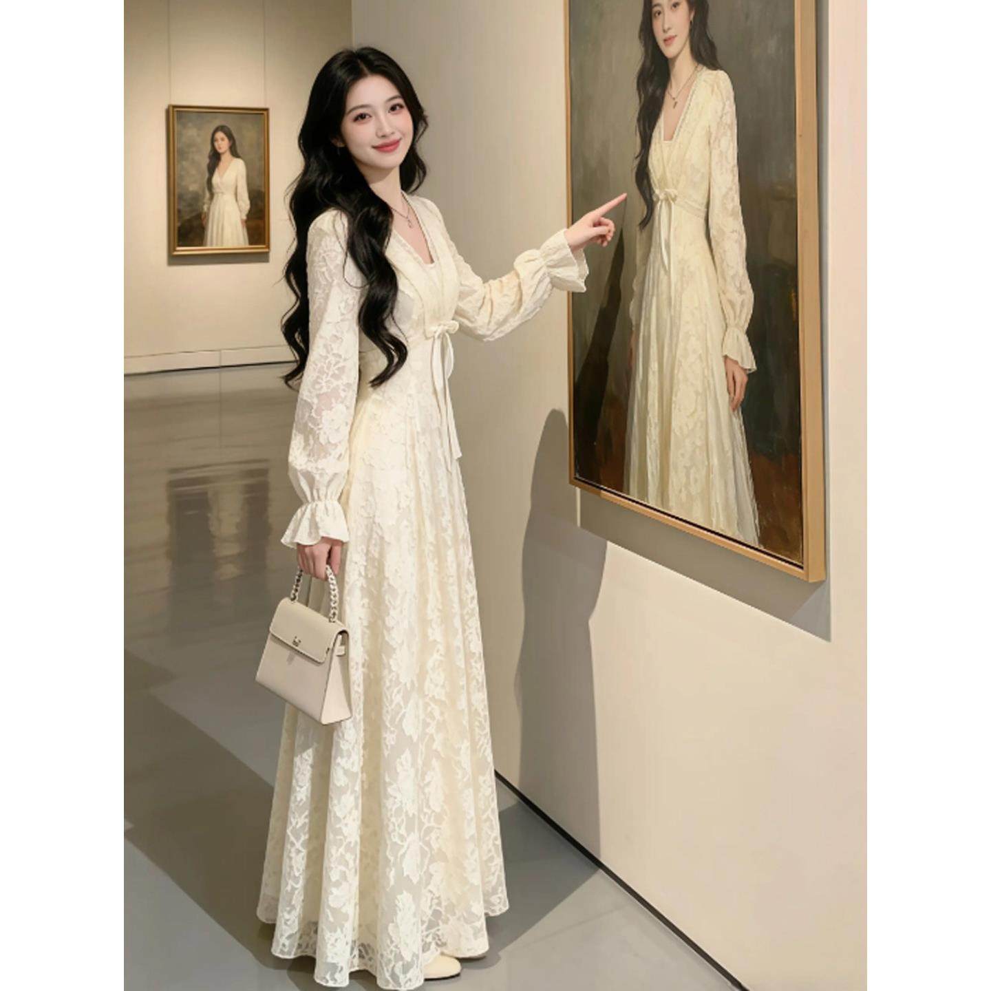 2026巨好看冬装裙装温柔风独特漂亮V领收腰修身仙女裙女士连衣裙