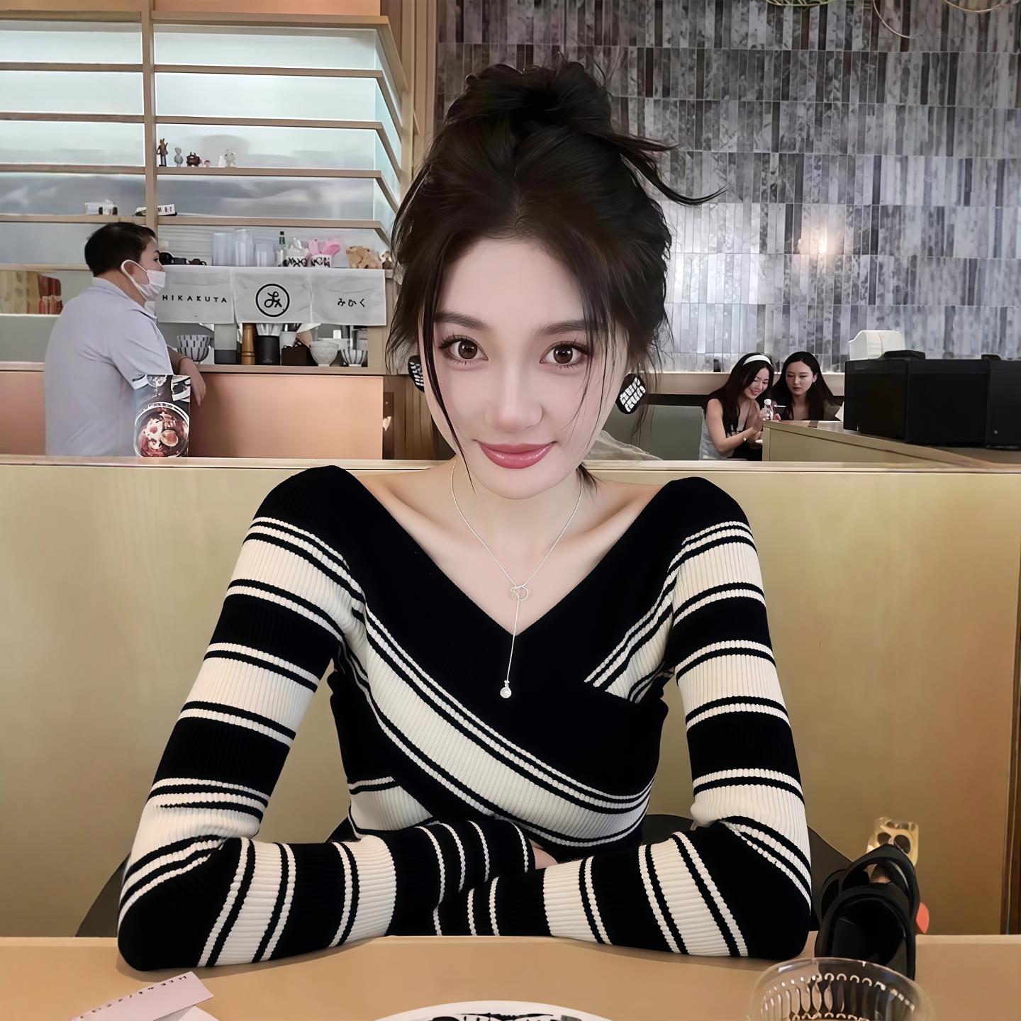 法式甜辣妹黑白条纹v领针织衫