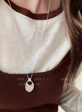 银色长款马鞍包吊坠项链