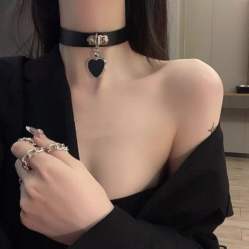 项圈女母狗脖子上戴的饰品