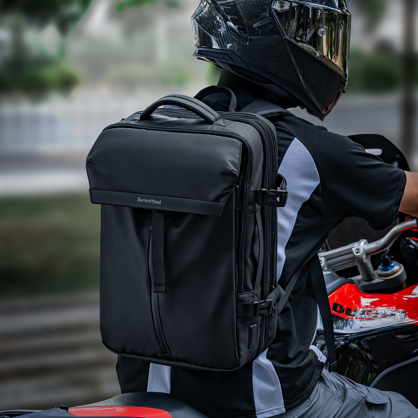 车轮不息摩托车头盔包大容量防水电脑包旅行包男士多功能双肩背包