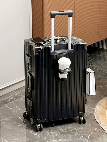 Универсальный прочный вместительный и большой чемодан