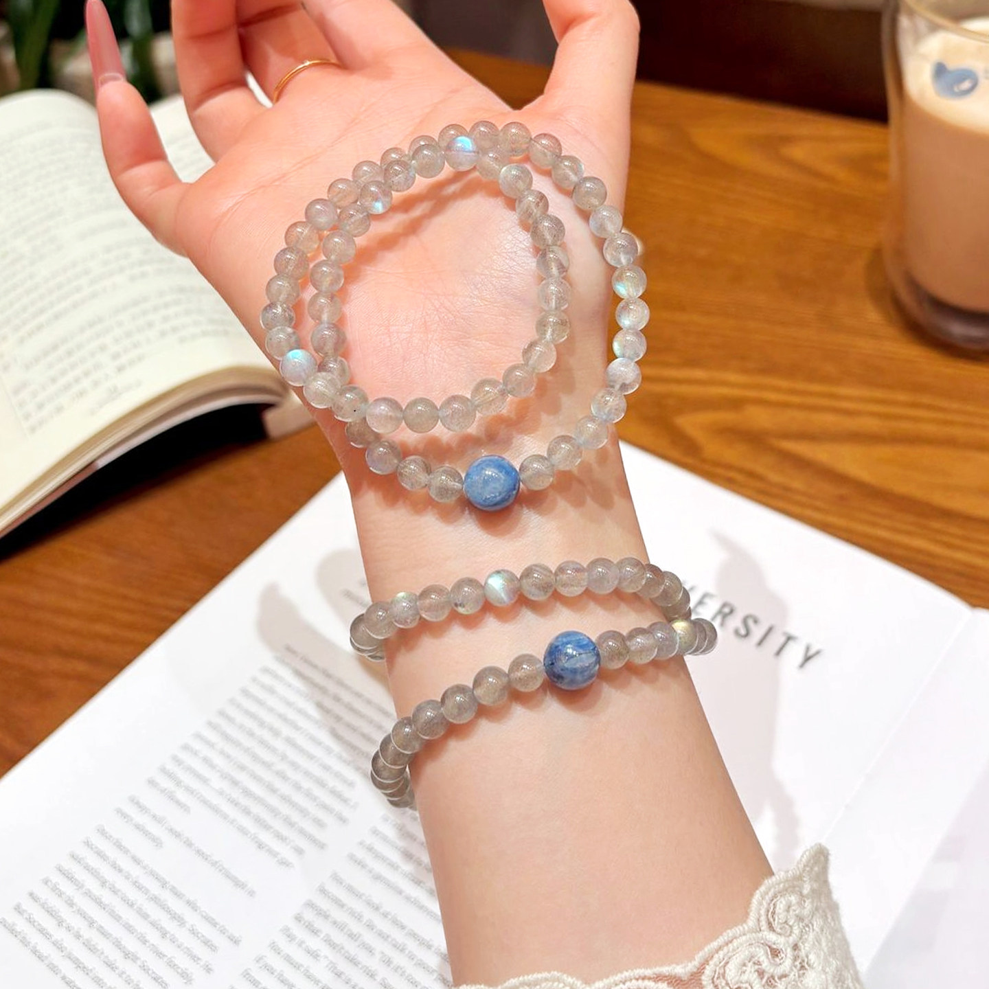 天然灰月光石手链女款2026新款轻奢小众精致蓝晶石猫眼石水晶手串
