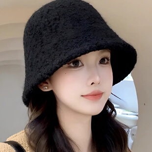 秋冬羊羔毛渔夫帽子女秋冬女黑色显脸小保暖毛绒水桶帽日系盆帽