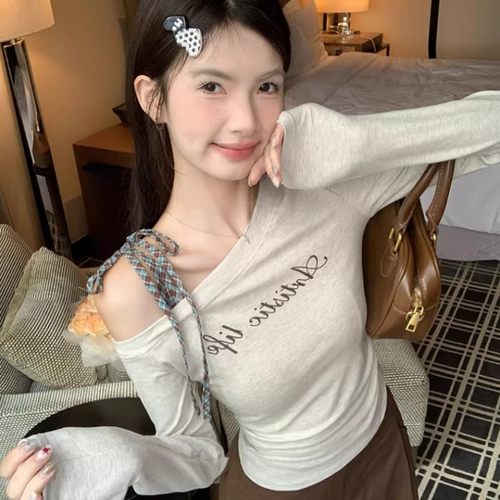 韩系纯欲长袖斜肩上衣女