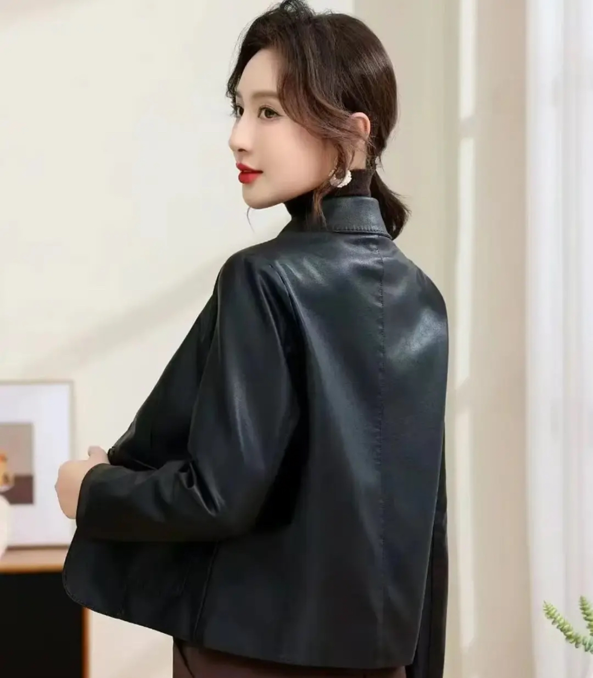 大码翻领水洗皮衣妈妈装2025宽松减龄洋气PU皮免洗遮肉显瘦外套女