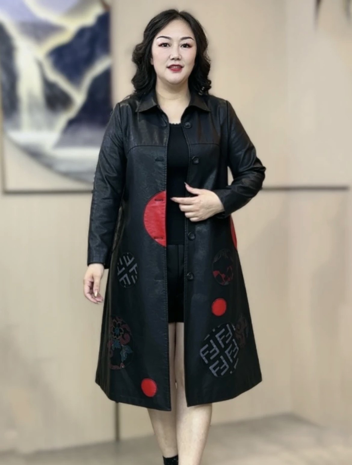 大码中长款风衣皮外套2023秋冬新款中国风刺绣气质翻领过膝皮大衣