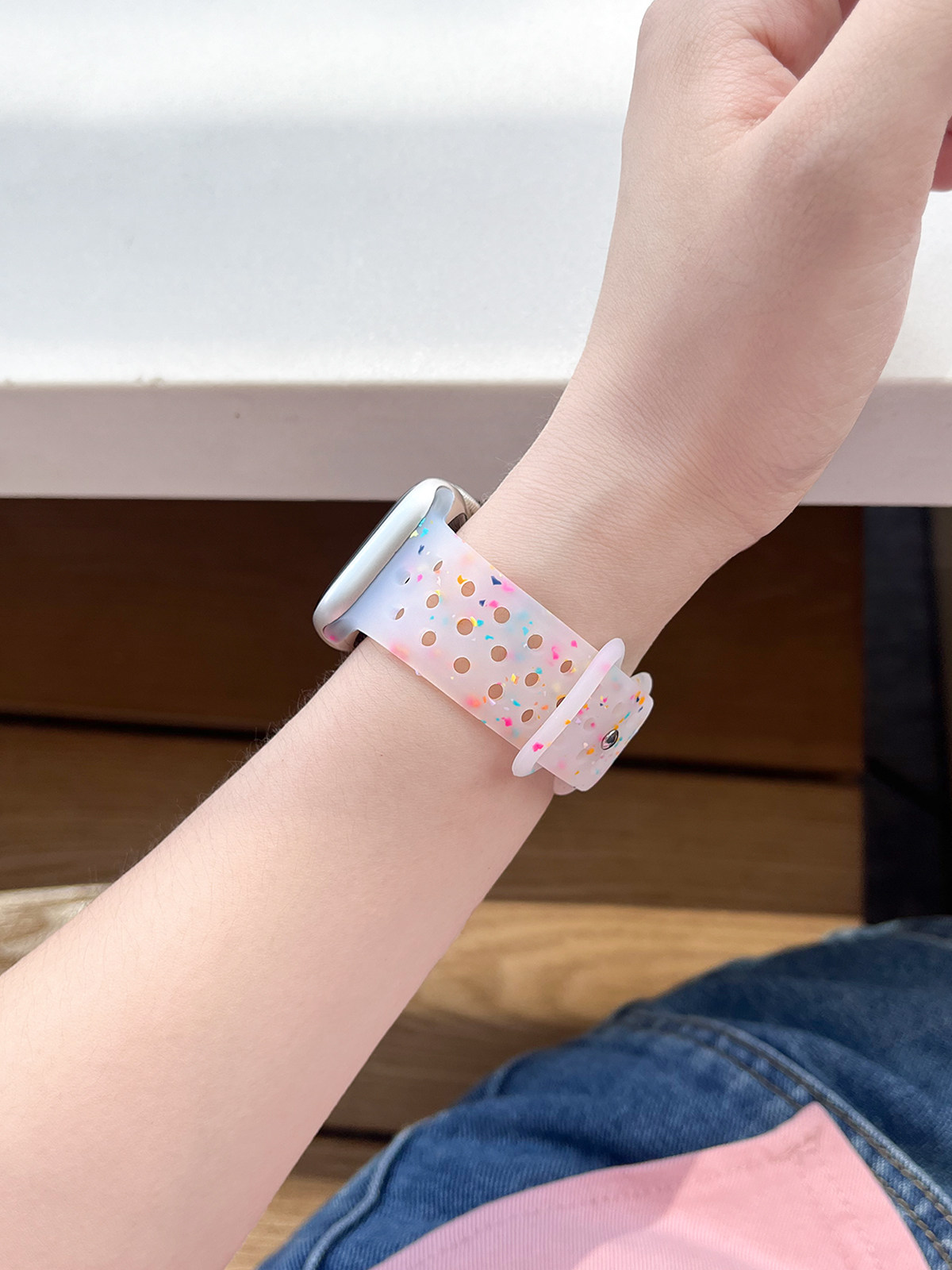 IWATCHS9 COLOR DOT HOLE SILICONE STRAP APPLEWATCHS10 S8 7 6 5 4 SE NEW LIQUID SILICONE JELLY BUTTERFLY CLASP BREATHABLE APPLE WATCH SUMMER ULTRA SPORT SBAND