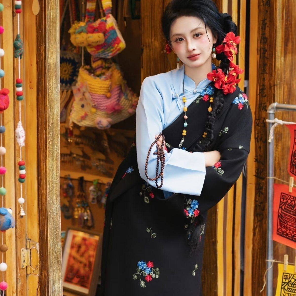 藏布拉新款女士藏式刺绣大衣