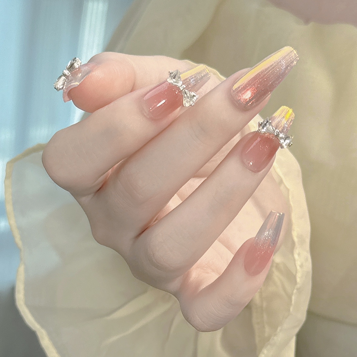 手工光疗穿戴甲新款纯欲风富家千金甜美公主风蝴蝶结极光猫眼美甲