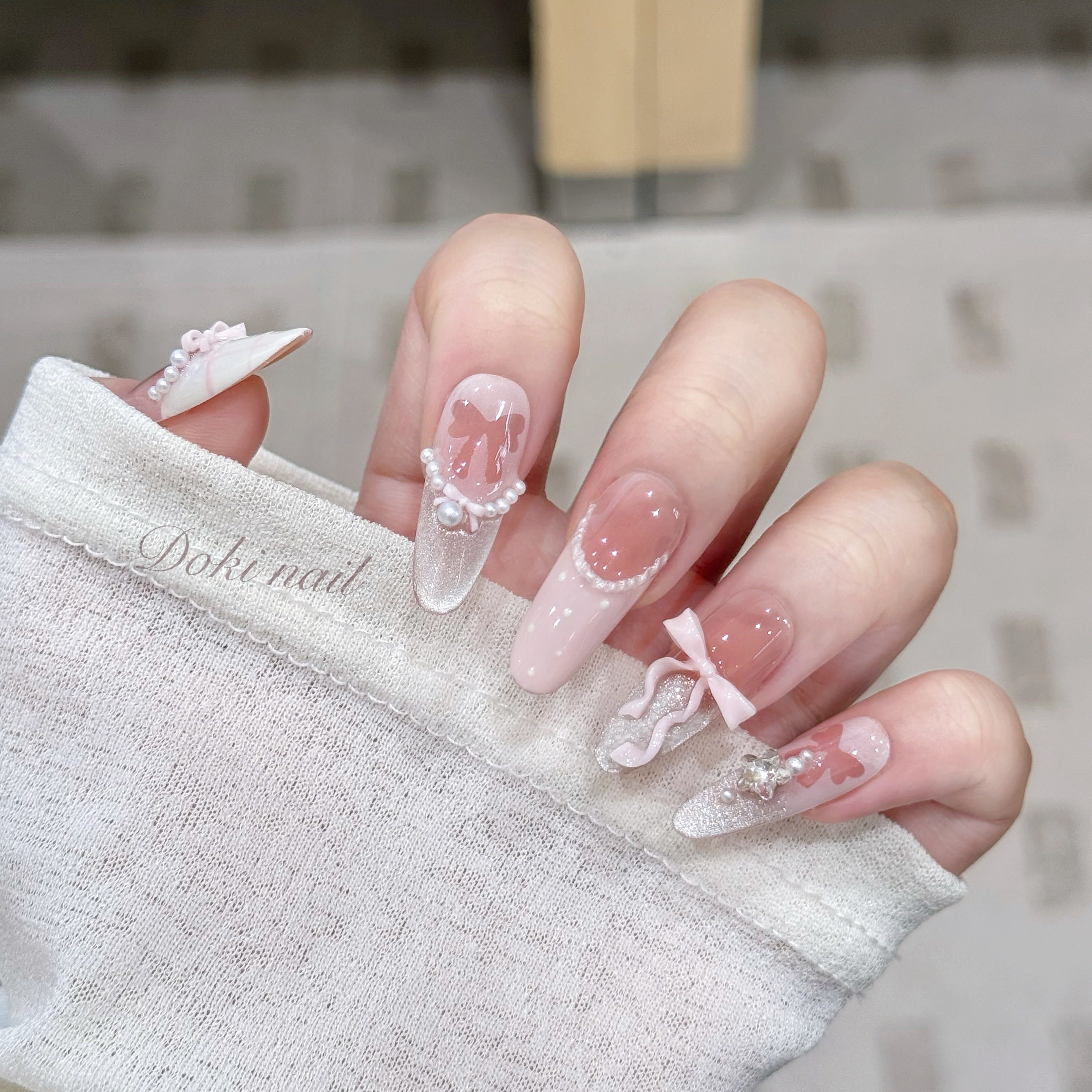 纯手工穿戴甲2025新款法式猫眼珍珠少女冰透感蝴蝶结温柔美甲贴