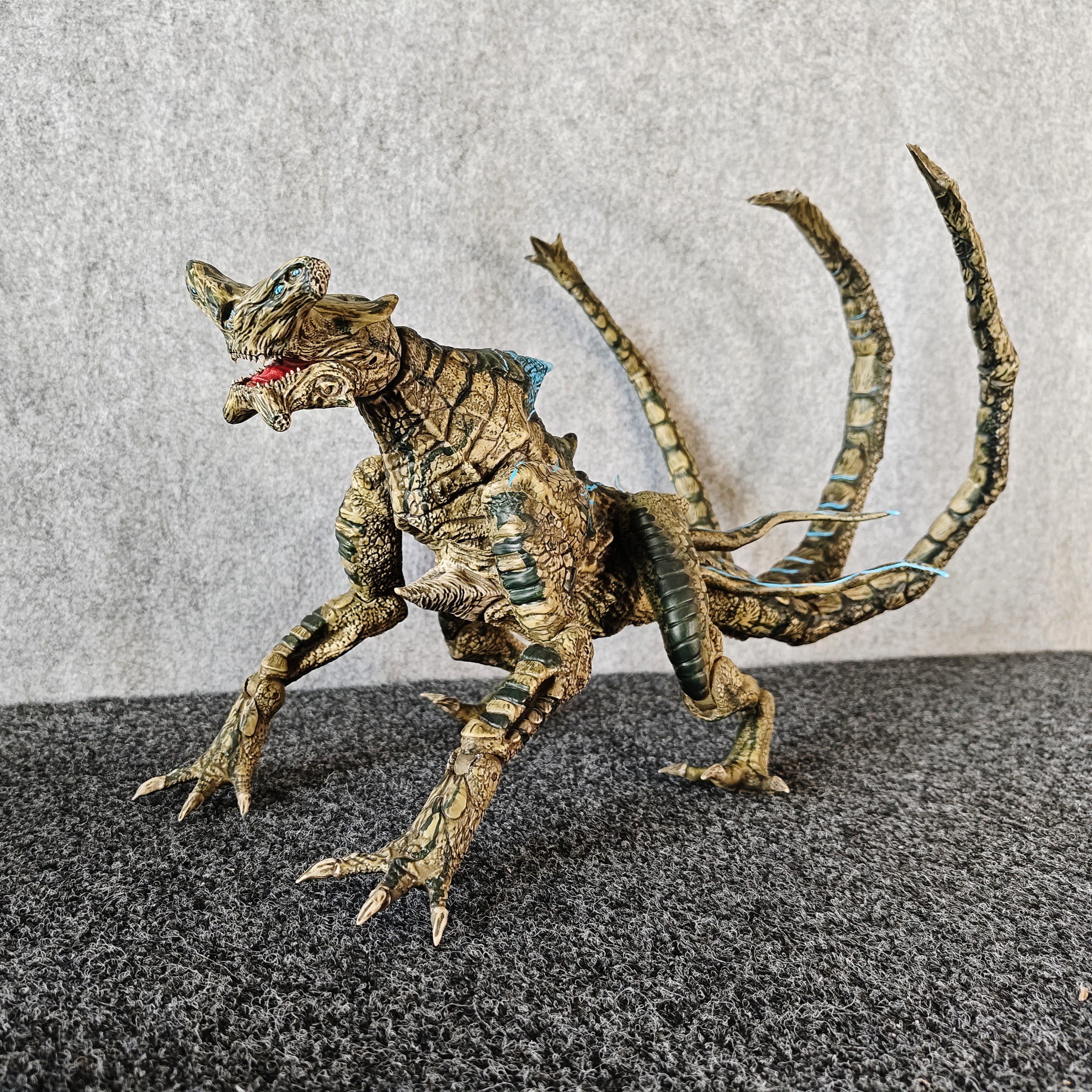 可动怪兽手办 82cm 毒妇 Slattern 环太平洋 搭配neca灵机魂玩具
