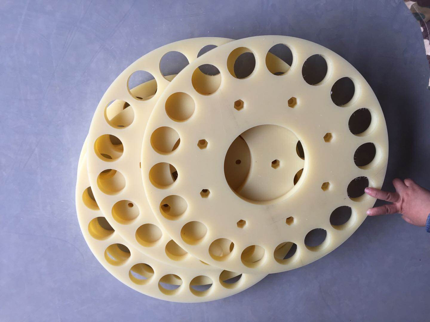 米黄色尼龙板 塑料板 PA66 MC尼龙 黑色白色绝缘板 PA尼龙板零切