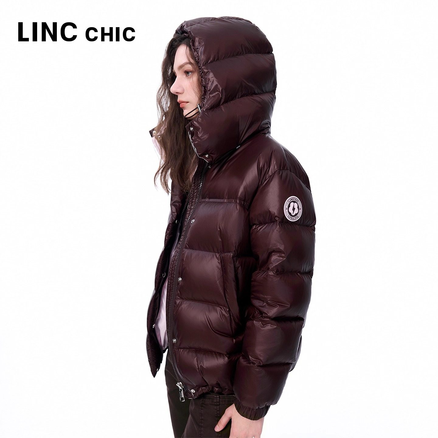 LINCCHIC金羽杰2025年冬新款量感撞色短款面包羽绒服女Y25602250