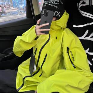 女版三合一冲锋衣松弛感穿搭户外秋冬季防水防风女荧光绿硬壳新款