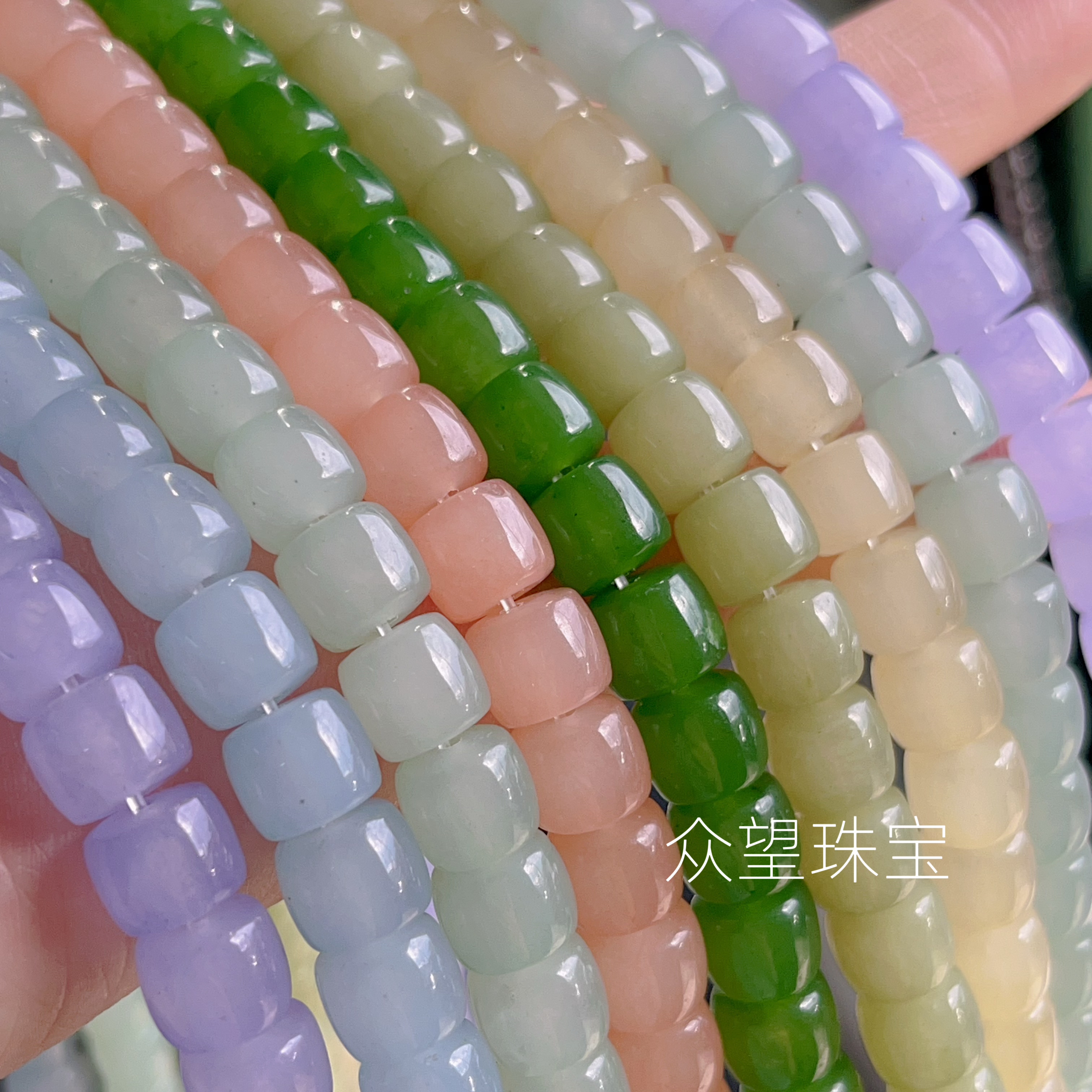 汉白玉加色  晴水色碧玉直切珠 优化和田老形散珠阳绿串珠 藕粉图片