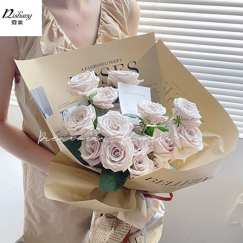 新鲜花花束包装纸复古英文报纸时尚周刊欧雅纸防水玫瑰包花纸材料