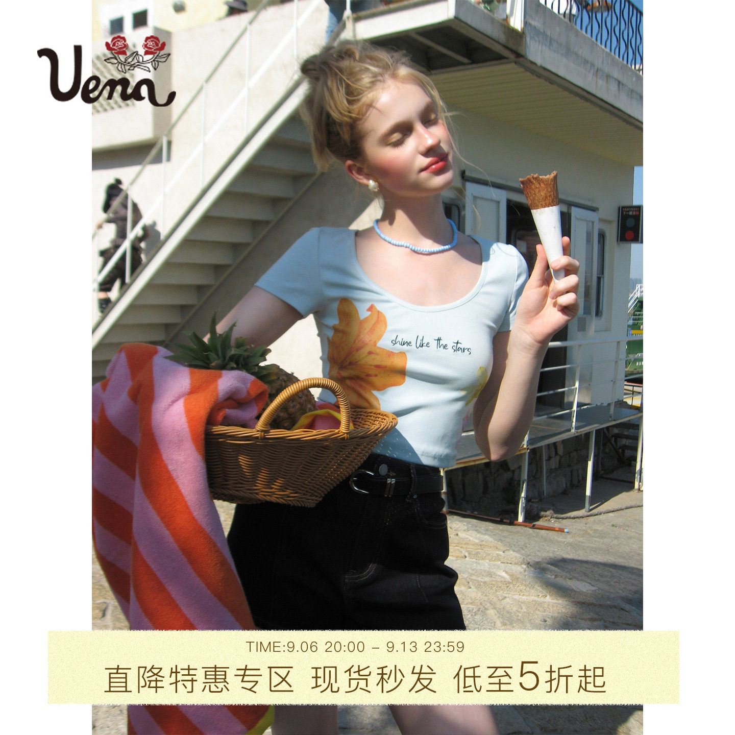Uena蓝色花朵印花短款T恤图片