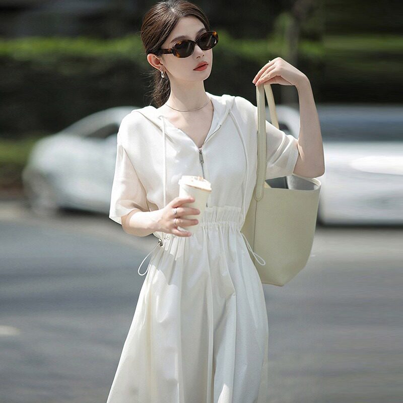 여성을위한 화이트 드레스 여름 2023 새로운 스타일 작은 키가 큰 틈새 디자인 스포츠 캐주얼 후드 롱 스커트