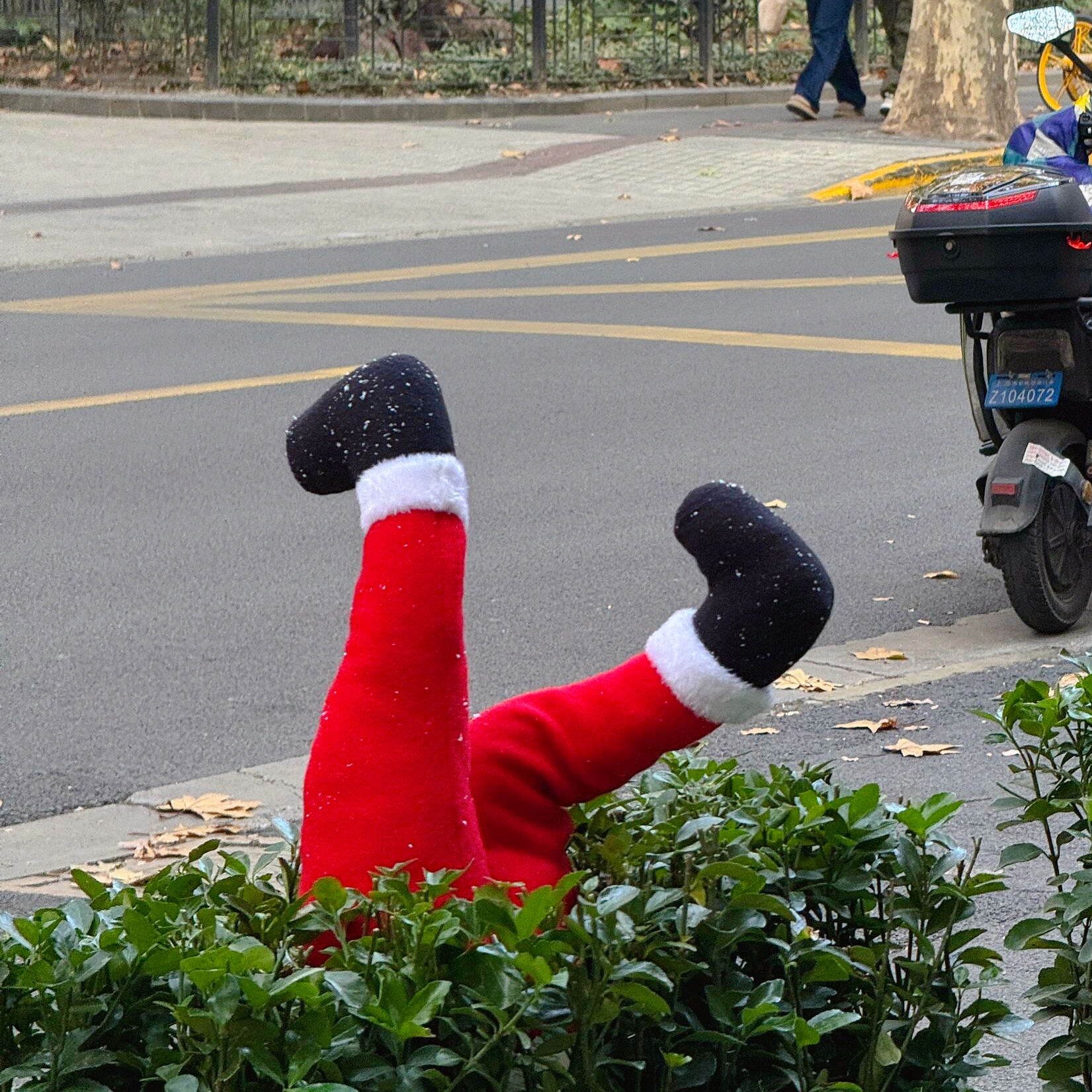 圣诞老人精灵腿毛绒玩偶公仔圣诞节装饰门店铺氛围感商场场景布置