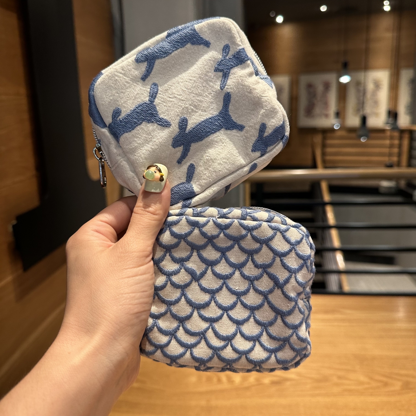 可爱卡通方形刺绣兔子化妆包零钱包大容量耳机数据线充电宝收纳包