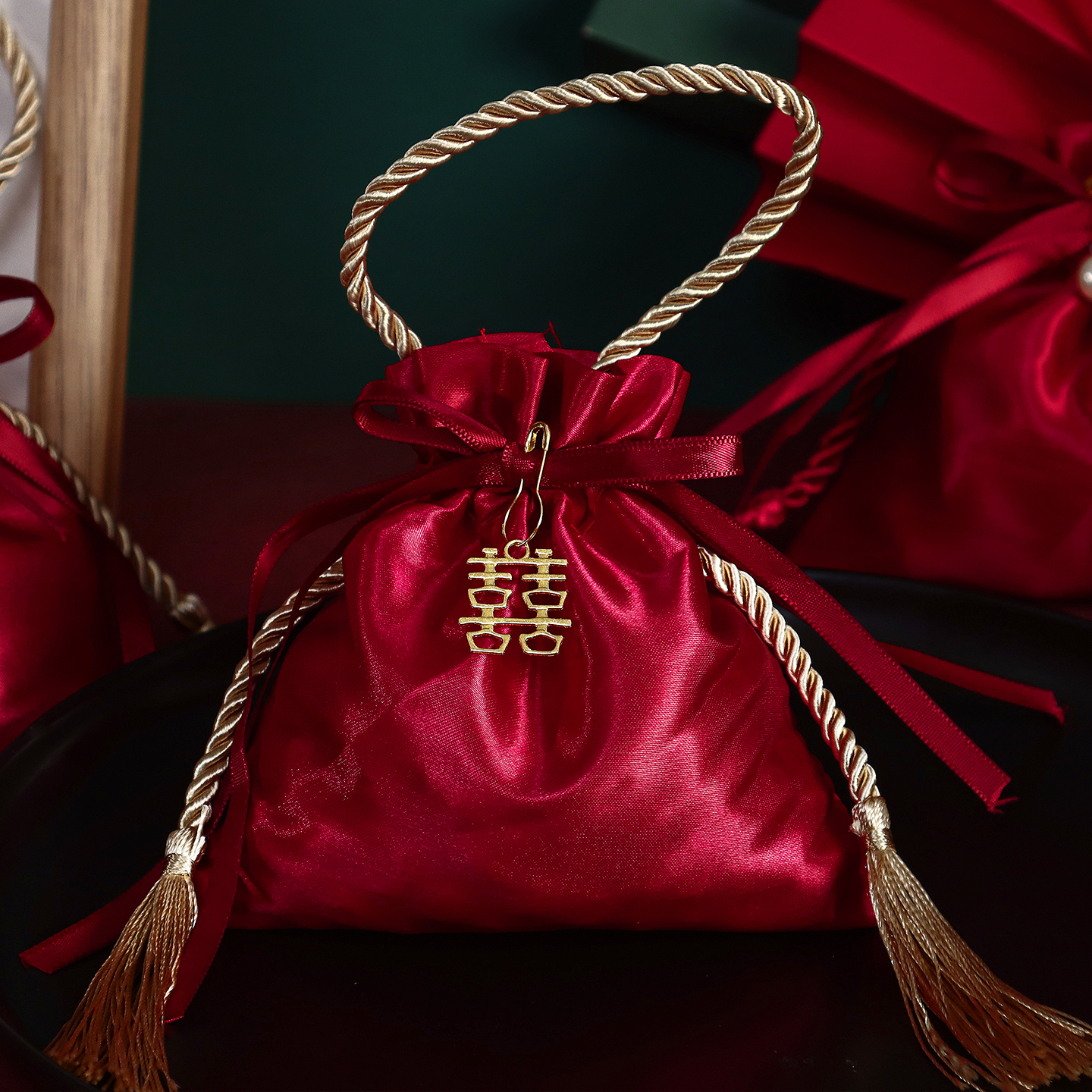 喜糖袋子新款结婚专用中式糖果布袋婚礼绸缎高级感抽绳款手提喜袋