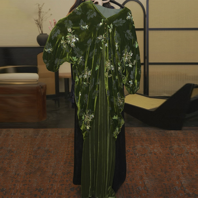 三吉黑花【锦上花】新中式国风丝绒烂花连衣裙子秋季巨好看的长裙