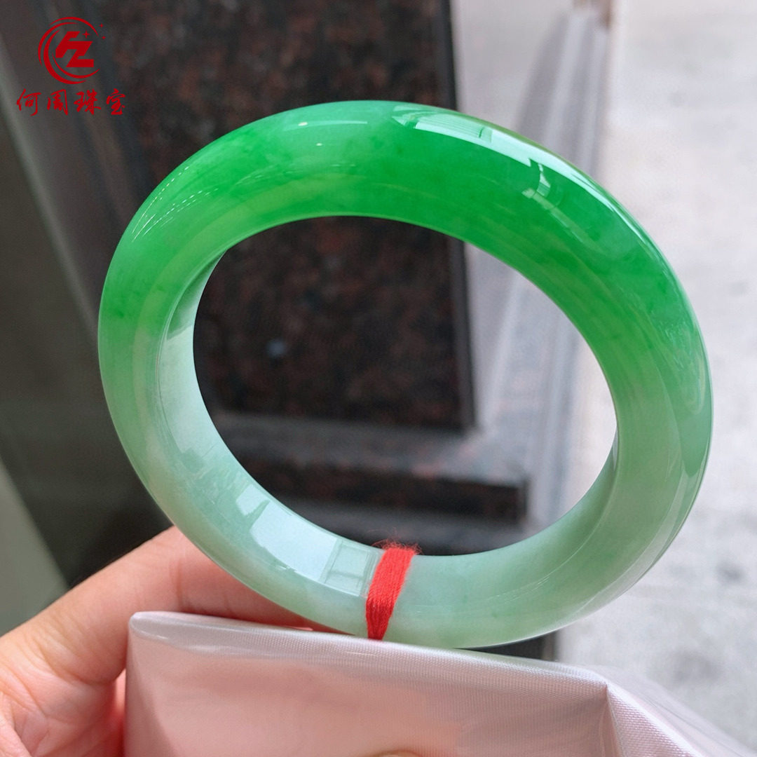 何周珠宝 缅甸天然A货翡翠 老坑冰种飘绿正装手镯正圈61-62圈口
