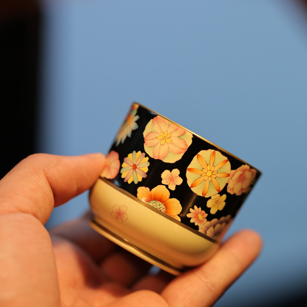 婵韵华隐堂斗彩松花黄万花主人杯