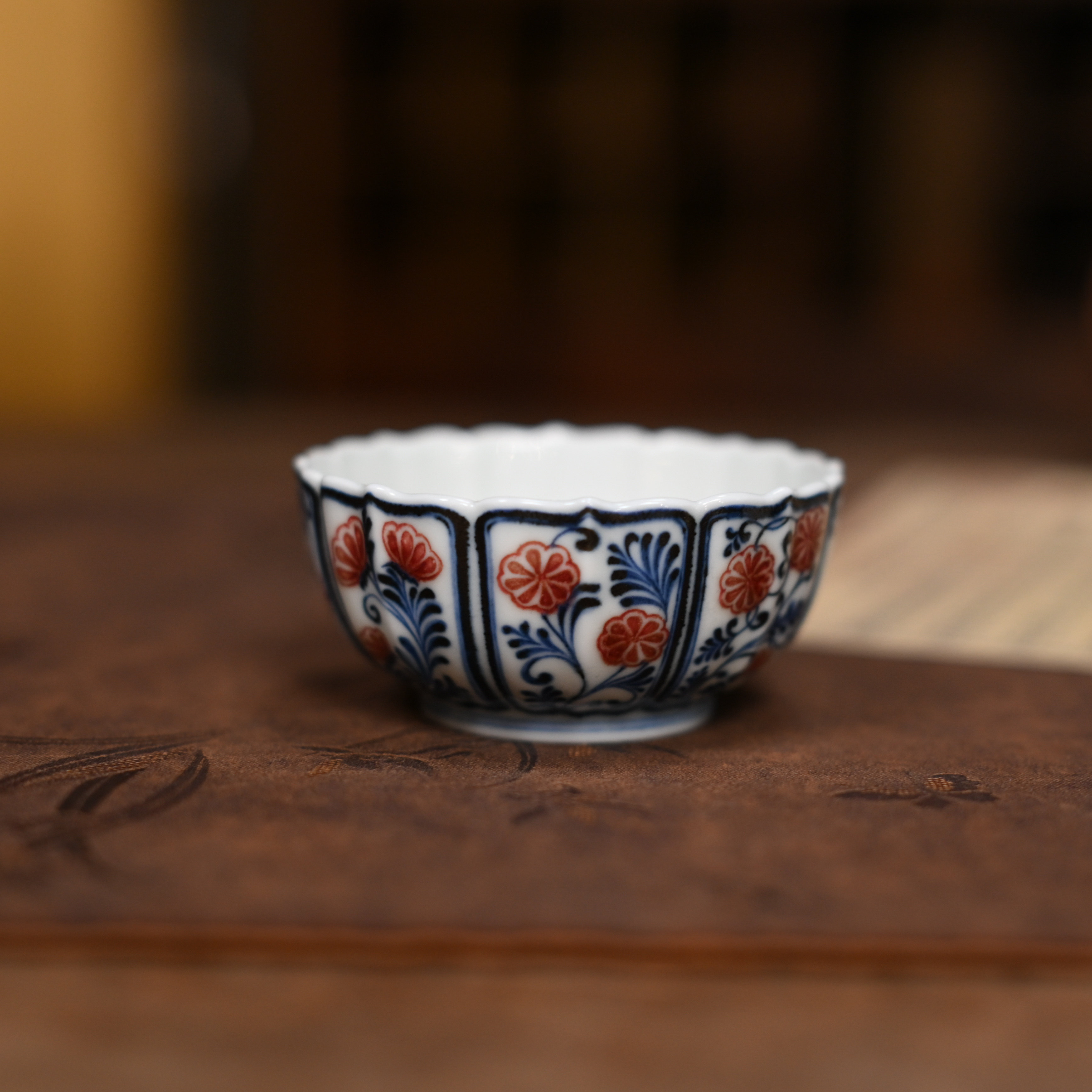 勤义堂青花釉里红太阳花莲瓣杯