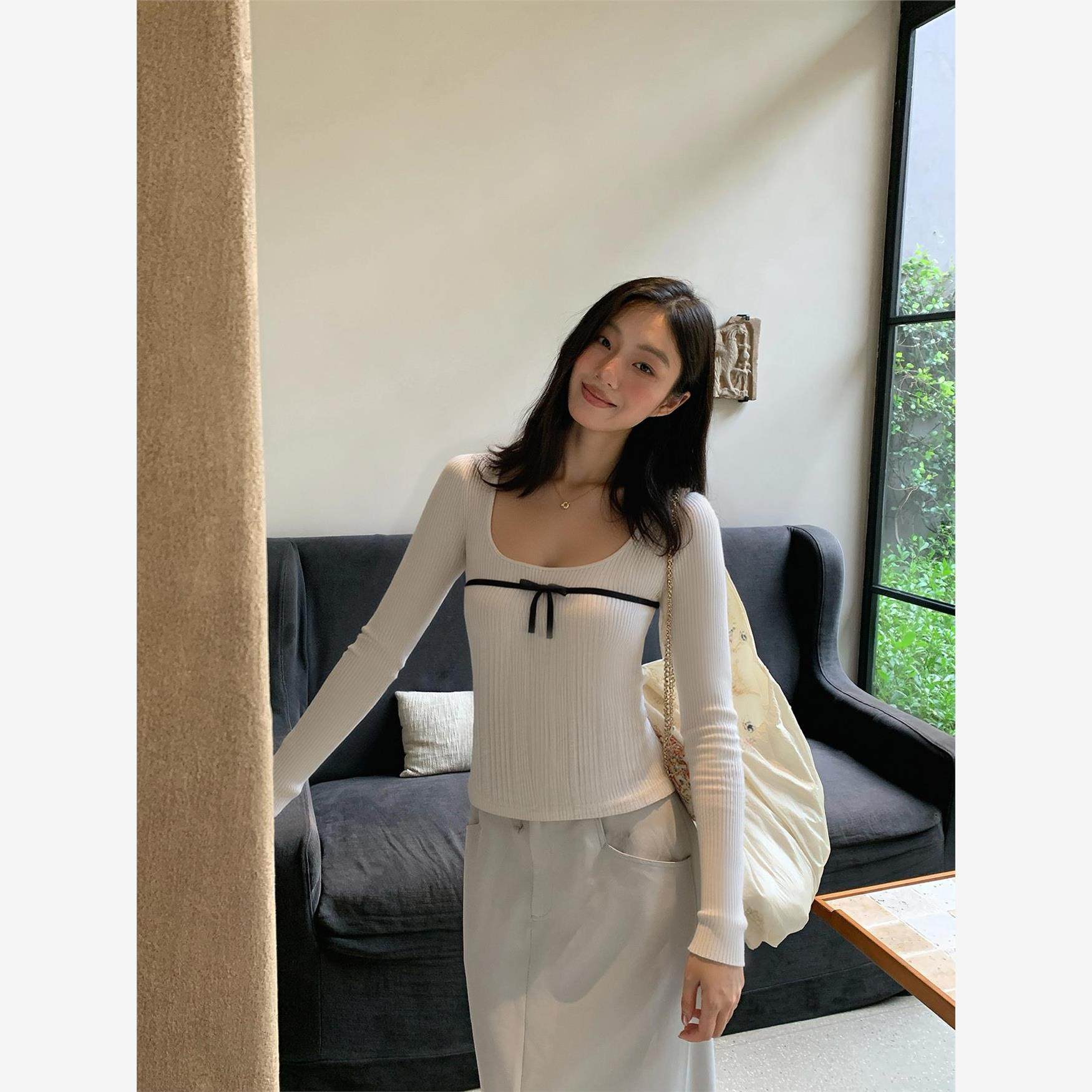 Creamsu叙白 温柔风白色大U领长袖T恤女秋季修身显瘦内搭打底上衣