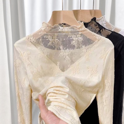 时尚加绒V领蕾丝打底衫女秋冬2025新款保暖打底衫女内搭网纱上衣