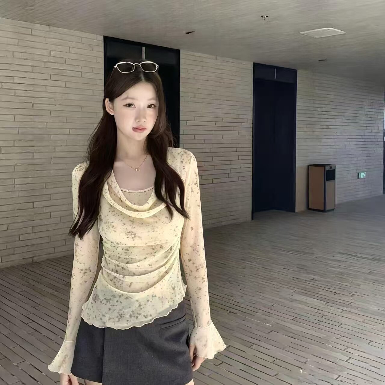 温柔碎花荡领网纱上衣女修身显瘦微透长袖喇叭袖小众氛围感打底衫
