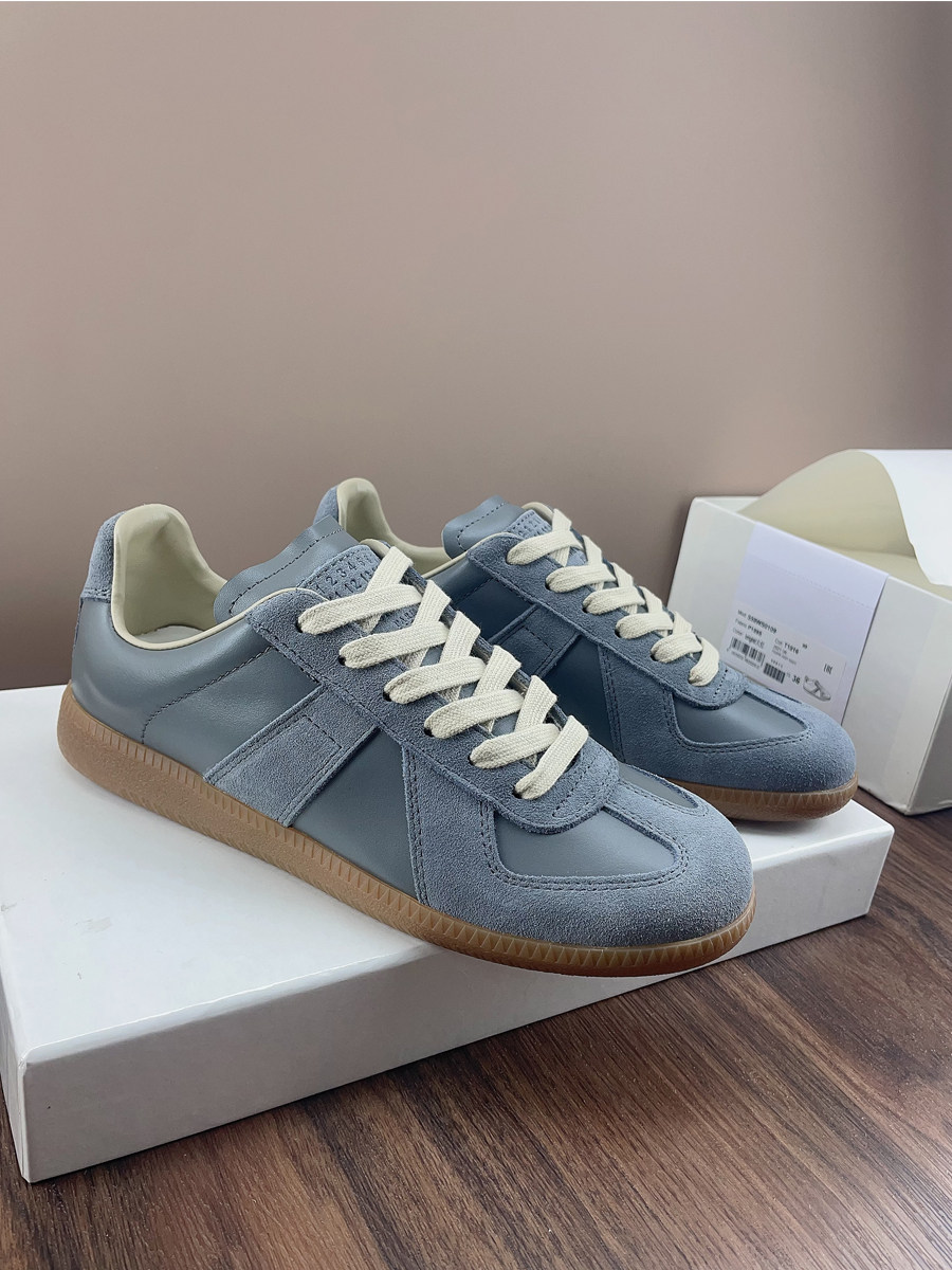 thumbnail for Top version 2025 new classic retro German training shoes female couple leather color-blocked casual board shoes lace-up small white shoes men
