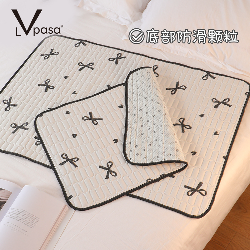加大垫面、柔软舒适、折叠收纳、三层防漏