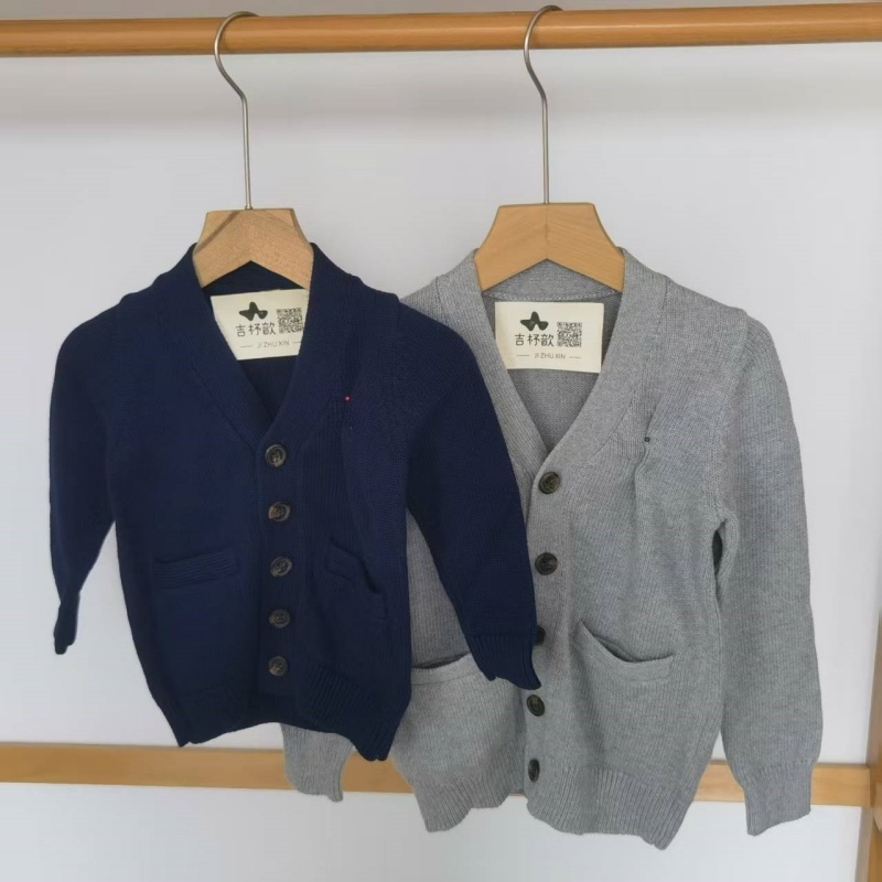 R儿童春秋小马仔V领长袖针织开衫