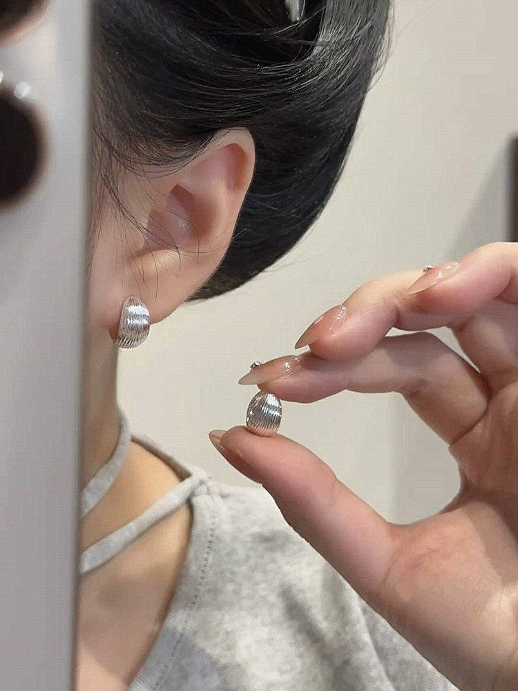 个性独特拉丝褶皱肌理耳钉女小众设计高级感耳环气质网红耳圈耳饰