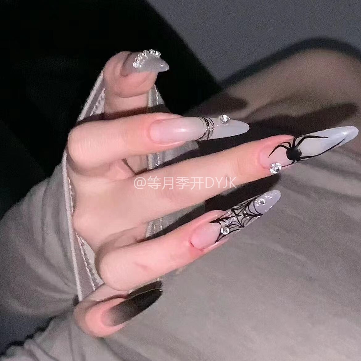 万圣节穿戴甲纯手工暗黑甜酷蜘蛛美甲个性鸳鸯网状渐变假指甲贴片