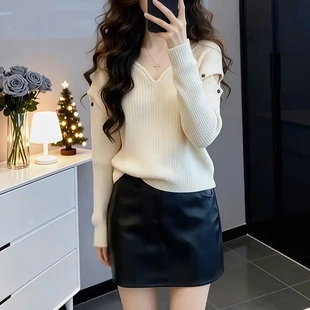 未来猫时尚服饰小铺设计感小众镂空毛衣女秋冬修身显瘦针织衫上衣