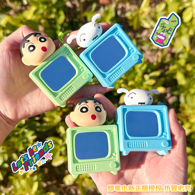 正版蜡笔小新小白创意发光电视机钥匙扣迷你玩具儿童学生书包挂件