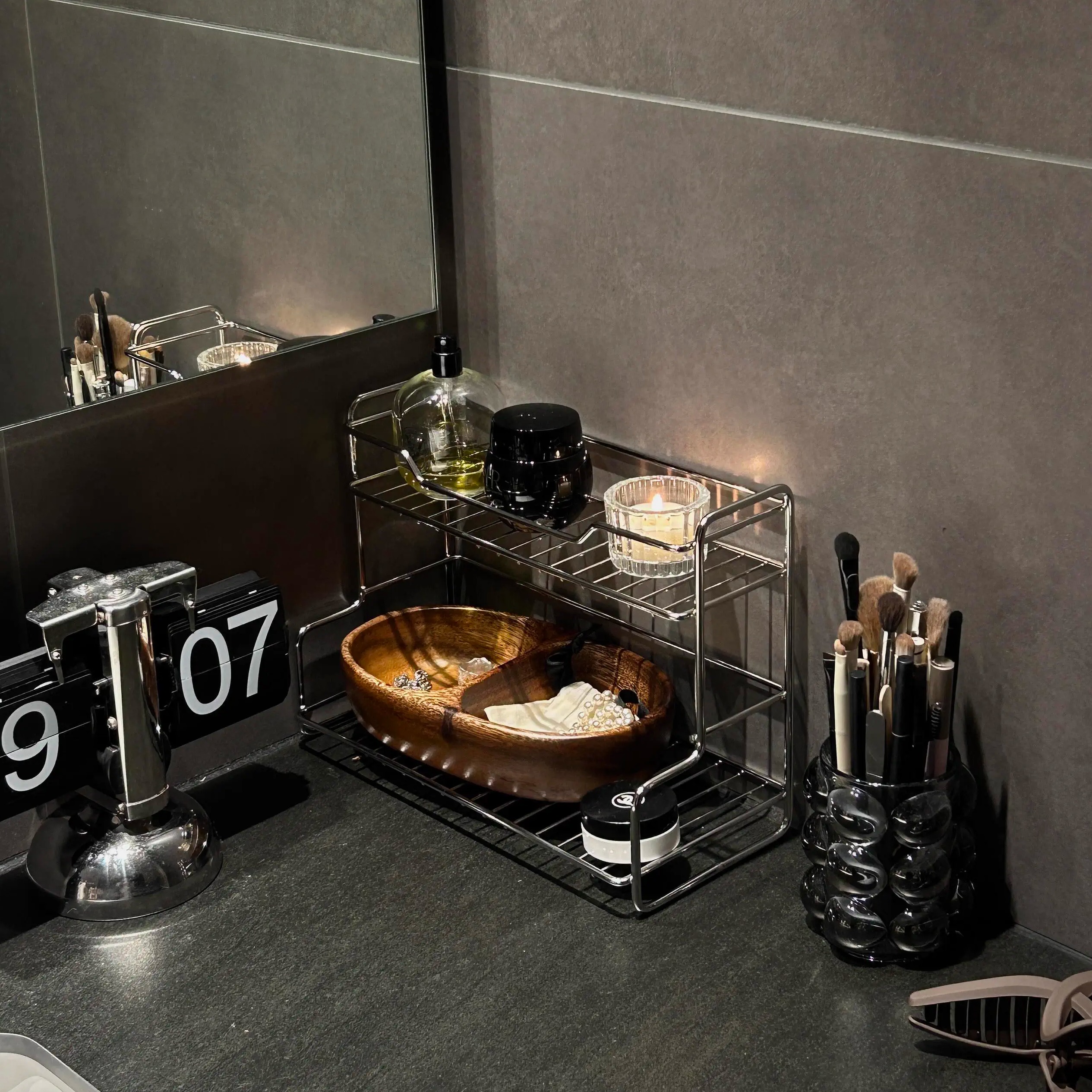 洗漱台收纳不锈钢置物架浴室洗手台护肤化妆品沥水整理盒极简风