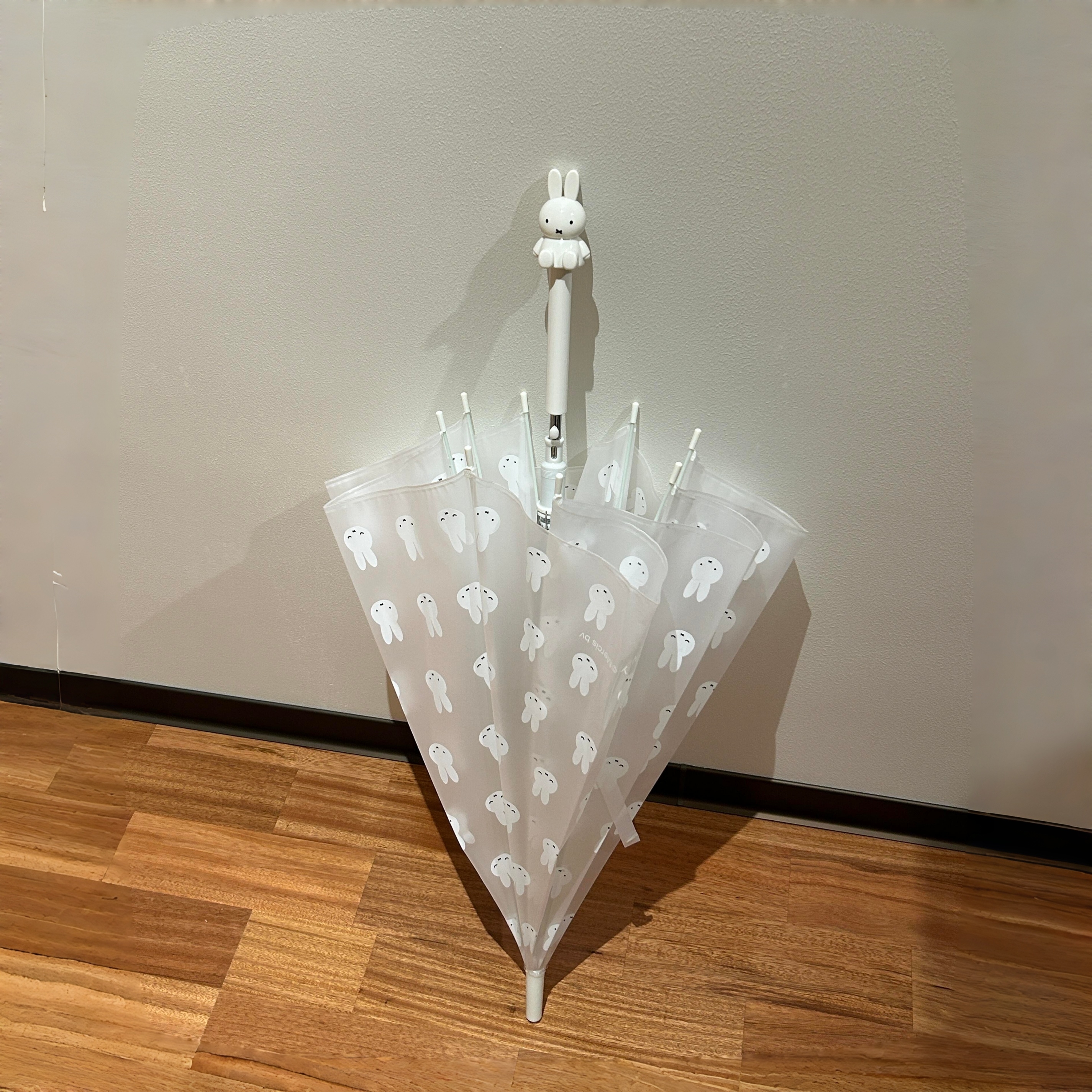 超级可爱的雨伞，雨天氛围感十足