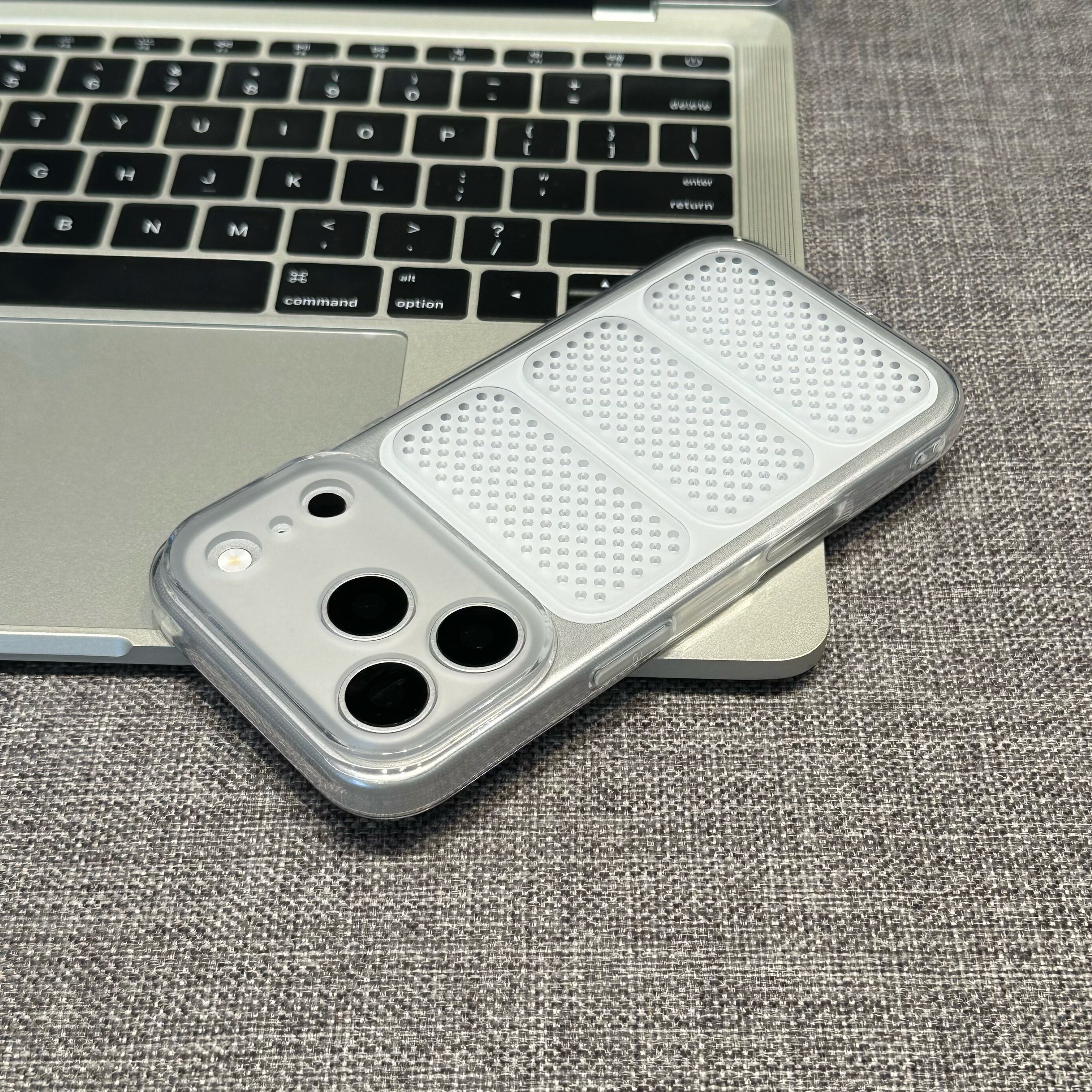 软胶网孔散热壳适用苹果18promax手机壳镂空透气网壳iPhone17promax保护套防摔16pro简约15P/14/13/12/11超薄
