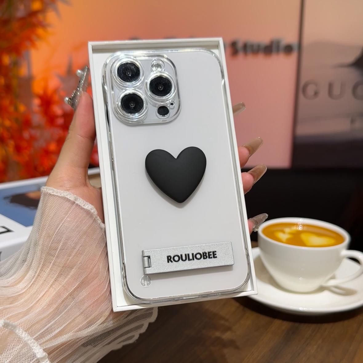 甜酷风黑色爱心无边框带支架适用苹果15promax手机壳iPhone15新款14plus高级感13半包12超薄散热防摔11男女款