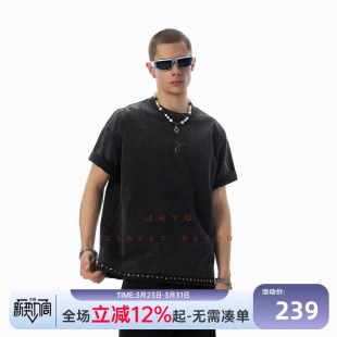 JHYQ美式 男宽松下摆织带钉设计T恤 皮带印花气眼结构哥特J水洗短袖