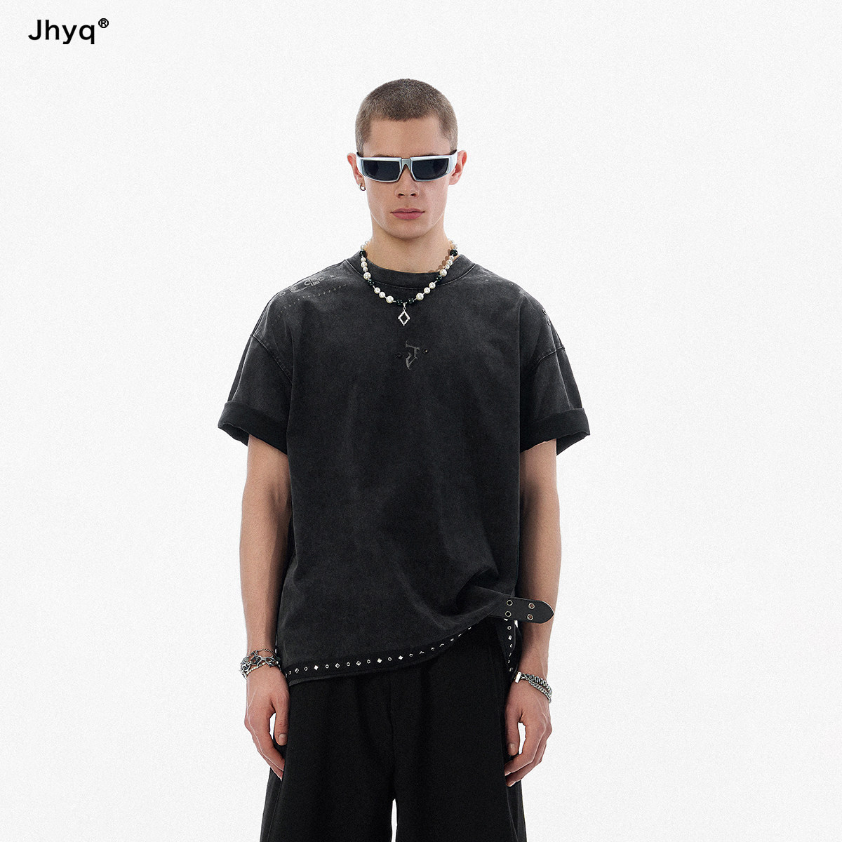 JHYQ做旧皮带印花哥特短袖T恤图片
