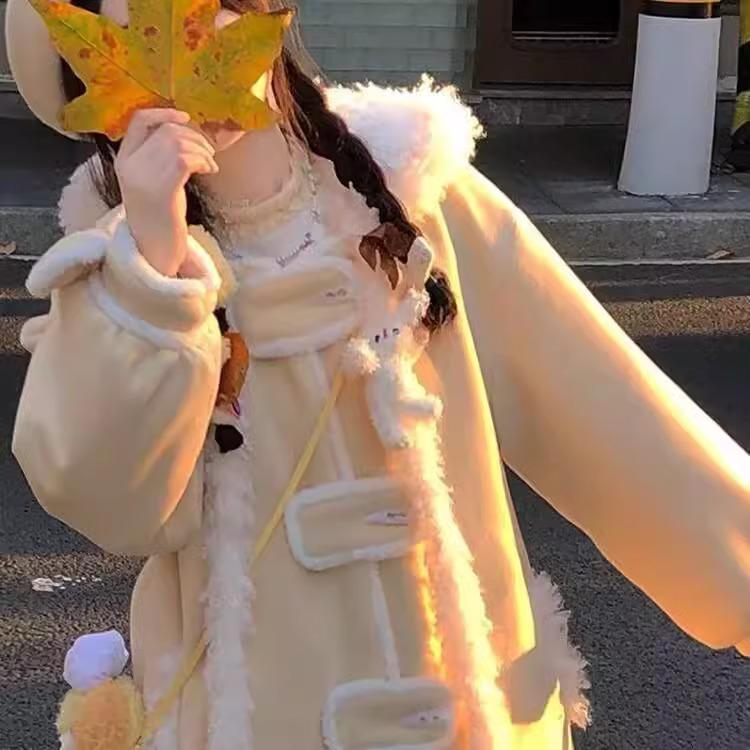 奶黄色牛角扣连帽毛呢外套学院风